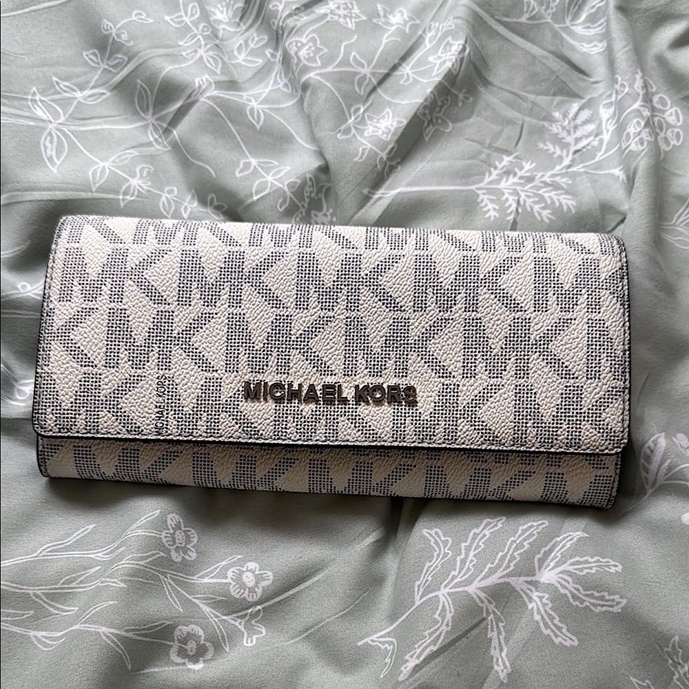 Michael Kors Navy and White Wallet Classic Design